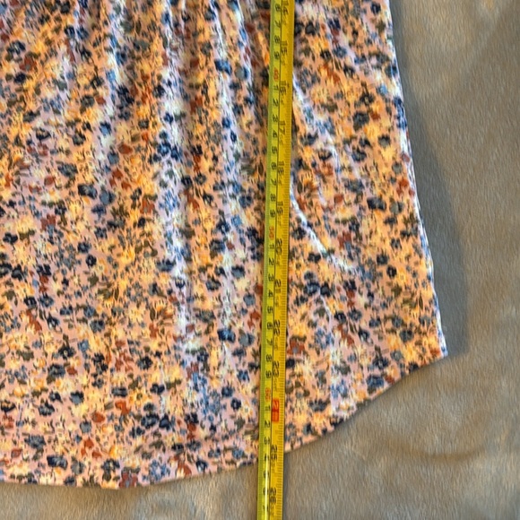 Woman’s Top - Picture 4 of 4